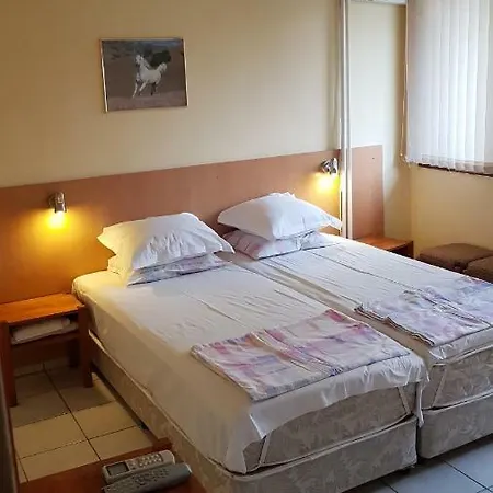 Dvete Brezi Hotel