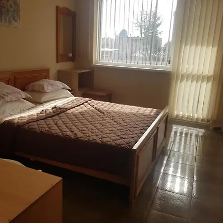 Dvete Brezi Guest house Burgas