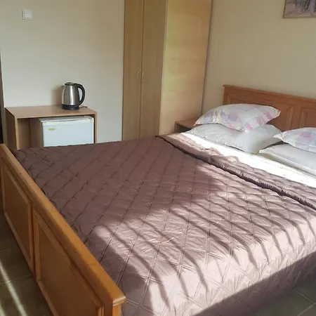 Dvete Brezi Guest house