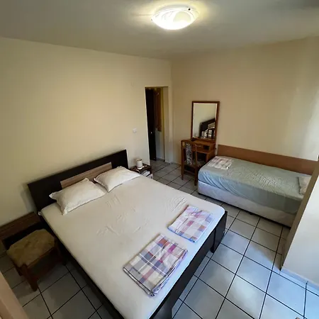 Guest house Dvete Brezi Burgas